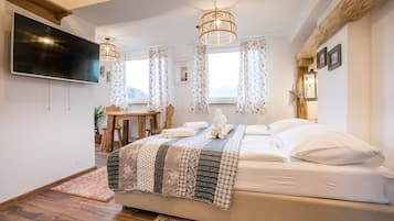 Chambre Double | Coffres-forts dans les chambres, bureau, Wi-Fi gratuit, draps fournis