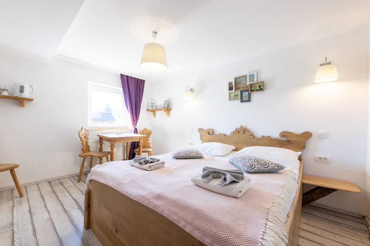 Economy Double Room, 1 Double Bed, Non Smoking | 1 bedroom, in-room safe, desk, free WiFi