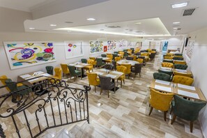Free daily buffet breakfast  - Hotel Royal Inn (Belgrade)