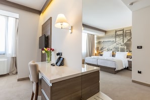 Standard Double or Twin Room | Minibar, in-room safe, laptop workspace, soundproofing - Hotel Royal Inn (Belgrade)