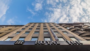 A building with the sign "ROYAL INN" indicating a hotel. - Hotel Royal Inn (Belgrade)
