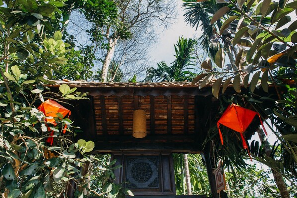 Pintu masuk properti