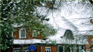 A brick building with a sign that reads 'CAPITOL HOTEL.' - Apartment - Pension Brilke (Ahrenshoop)