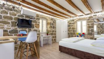 Studio Apartment Annex building | 1 bedroom, premium bedding, minibar, in-room safe