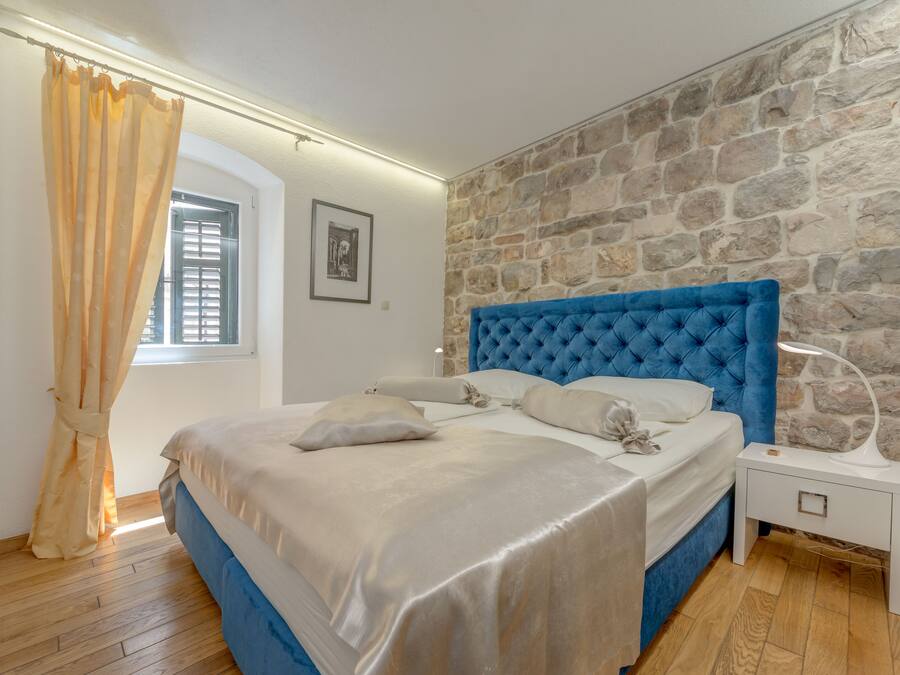 1 bedroom, premium bedding, minibar, in-room safe