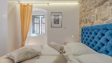 Deluxe Double or Twin Room, City View | 1 bedroom, premium bedding, minibar, in-room safe