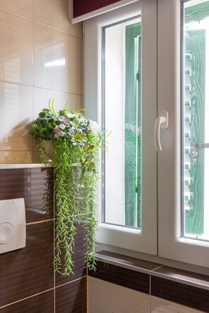 Standard Double Room, City View | Bathroom | Shower, rainfall showerhead, free toiletries, hair dryer - Guesthouse Imperator (Split)