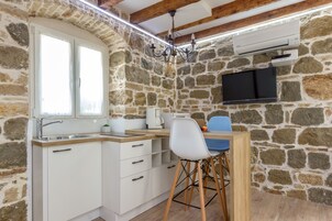 Refrigerador, cafetera/tetera, tetera/pava eléctrica