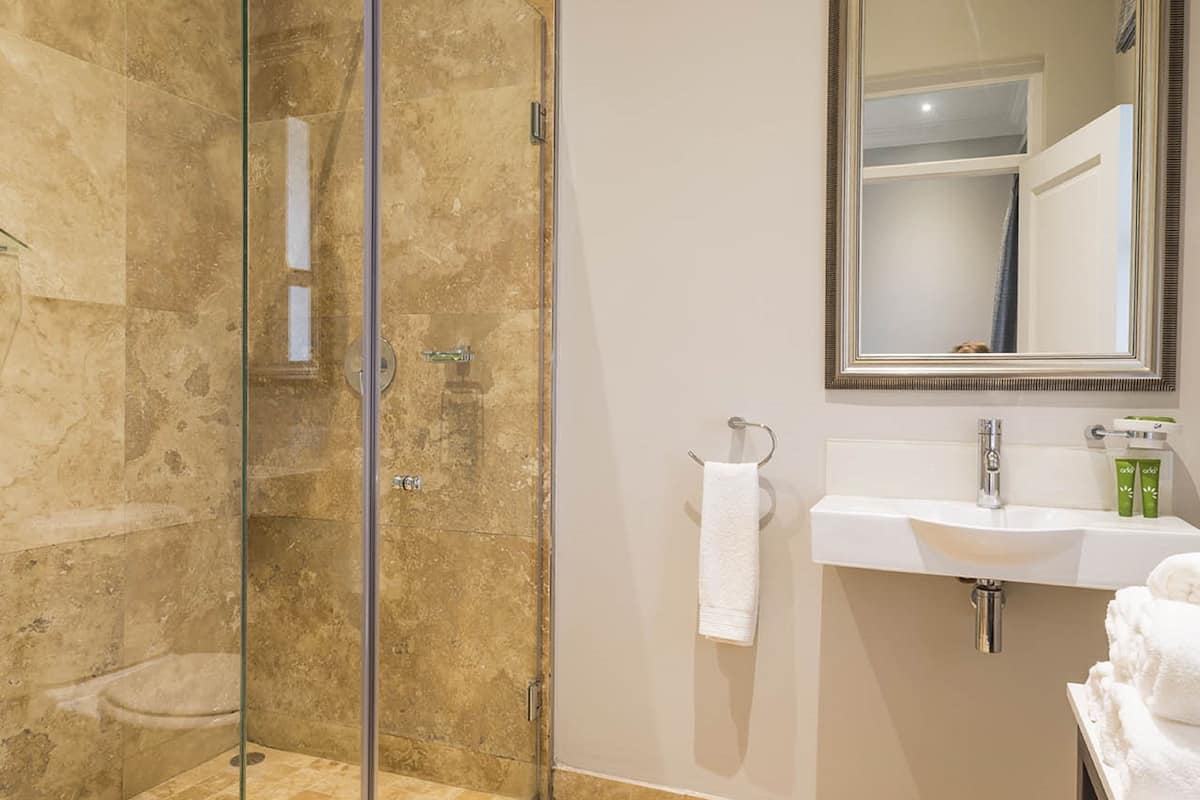 family room | bathroom | deep-soaking bathtub, free toiletries, hair dryer, slippers