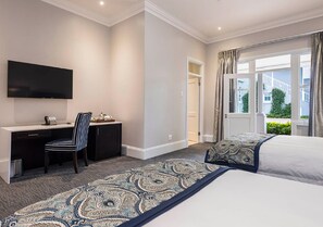 Family Room | In-room safe, desk, blackout drapes, iron/ironing board - Avondale Boutique Hotel (Durban)