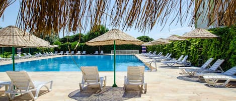 2 Innenpools, Außenpool (je nach Saison geöffnet)