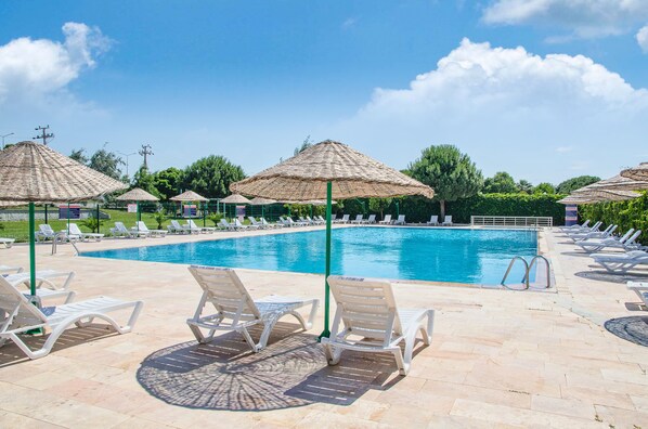 2 Innenpools, Außenpool (je nach Saison geöffnet)