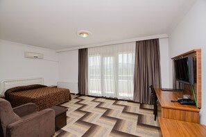 Minibar, in-room safe, desk, free WiFi - Entur Thermal Resort & Spa Hotel (Edremit)