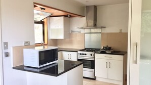 Unclassified image, 5 of 13, button - Seaview House with Entertaining Deck (Auckland)
