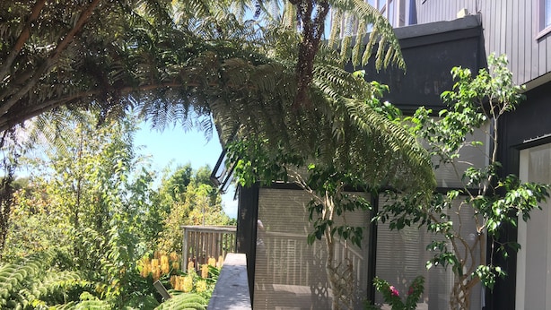 Unclassified image, 1 of 13, button - Seaview House with Entertaining Deck (Auckland)