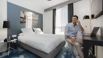 Coffres-forts dans les chambres, bureau, rideaux occultants