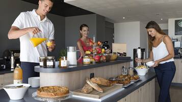 Free daily continental breakfast