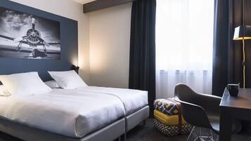 Chambre Deluxe Double ou avec lits jumeaux | Coffres-forts dans les chambres, bureau, rideaux occultants