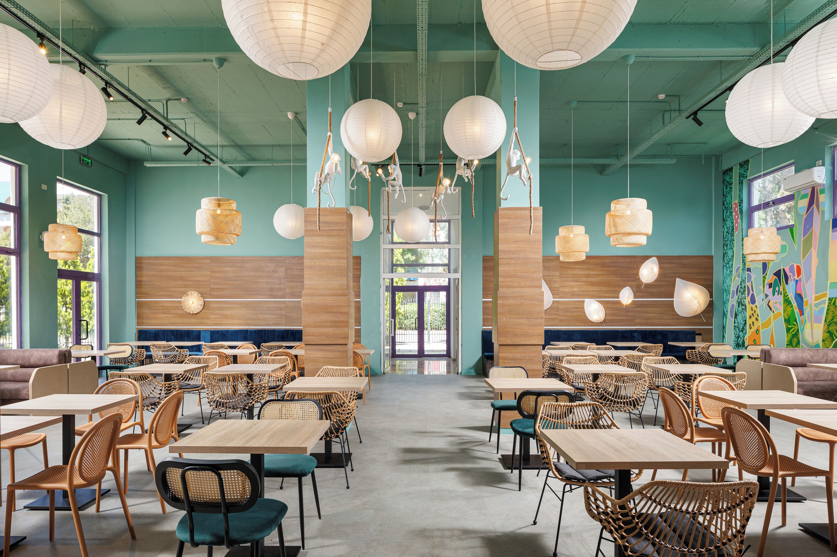 Breakfast, lunch and dinner served