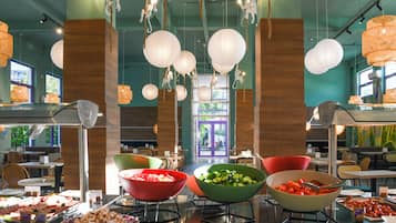 Daily buffet breakfast (RON 50 per person)