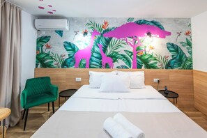 Standardrum - 1 queensize-sÀng - balkong | Minibar, vÀrdeförvaringsskÄp pÄ rummet och mörklÀggningsgardiner