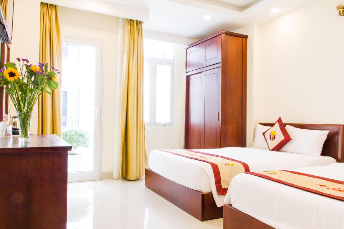Senior Twin Room | Minibar, in-room safe, individually furnished, desk