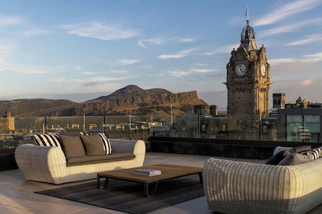 Suíte, 3 quartos, para não fumantes, vista para a cidade | Roupas de cama premium, cofres nos quartos, individualmente mobiliados. The Edinburgh Grand, a Luxury Collection Hotel, Edinburgh