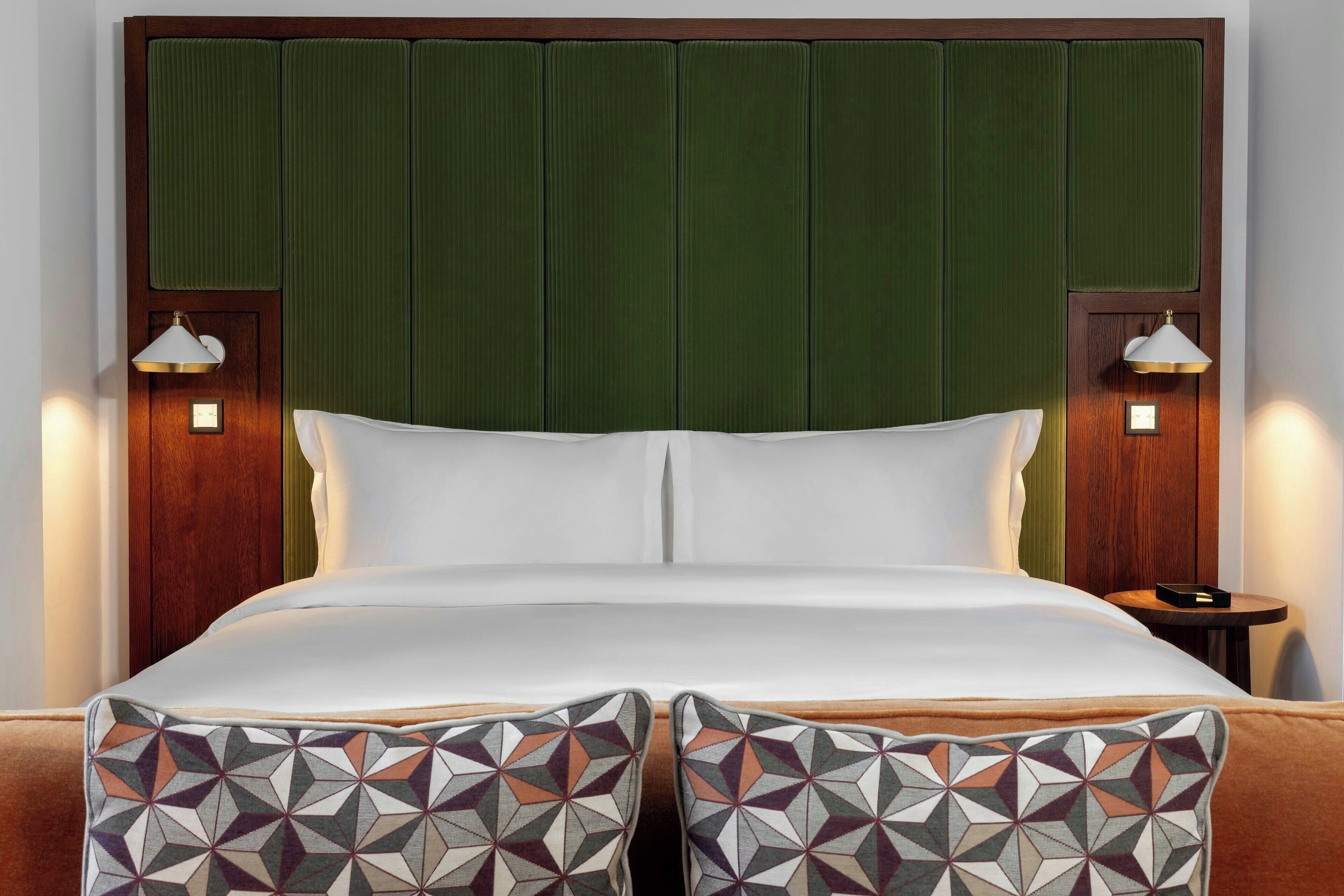 Studio, 1 King Bed | Premium bedding, in-room safe, desk, iron/ironing board