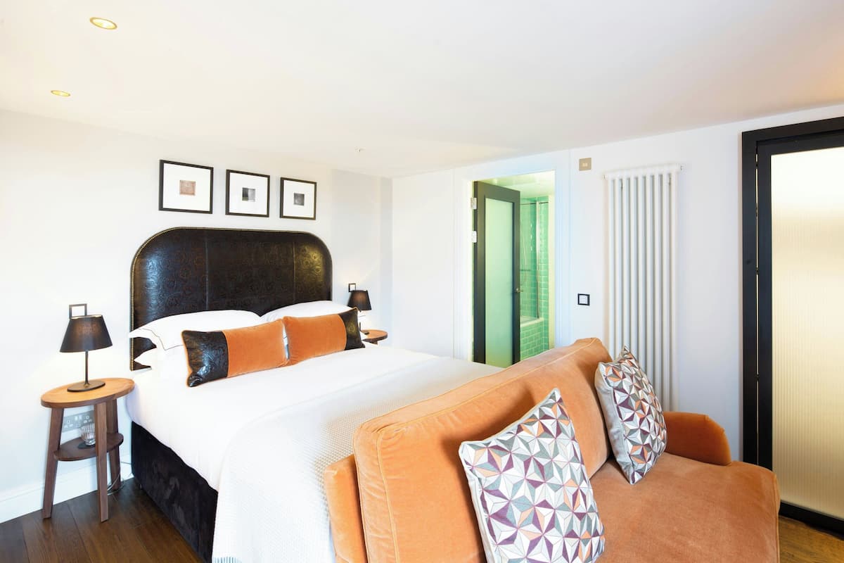 1 bedroom, premium bedding, in-room safe, desk