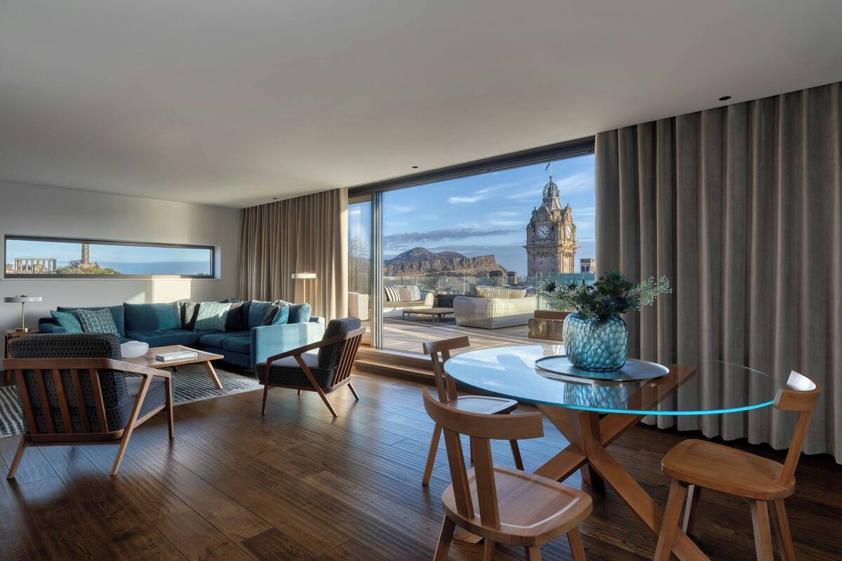 Suite, 3 Bedrooms, City View | Private kitchen | Espresso maker, full-size fridge, microwave, oven