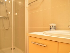 Bathroom - Studio/Cabin Banyuls 4 Pers. with Parking and AC (Banyuls-sur-Mer)