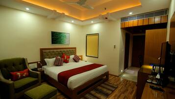 1 bedroom, premium bedding, minibar, in-room safe