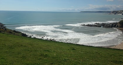 AU BORD DE MER, tranquille