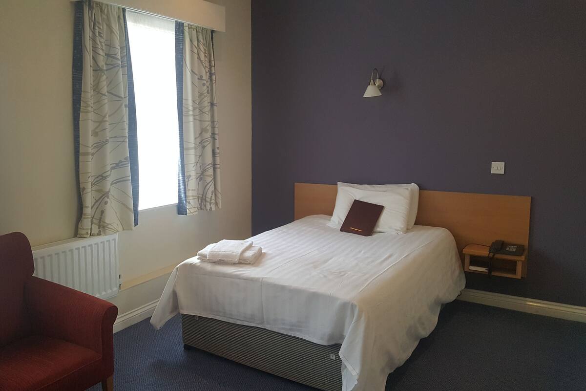 Senior Double Room, 1 Double Bed | In-room safe, desk, WiFi (free), bed sheets