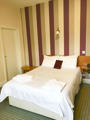 Double Room | In-room safe, desk, free WiFi, bed sheets - The Beeches (Birmingham)