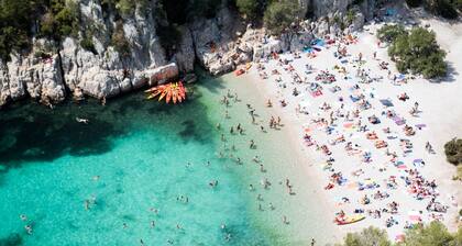 Beautiful new villa in a quiet area at the base of a pine forest