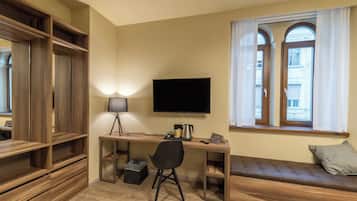 Double or Twin Room, Private Bathroom | Peralatan tempat tidur premium, gebar bulu kapas, tilam berlapik