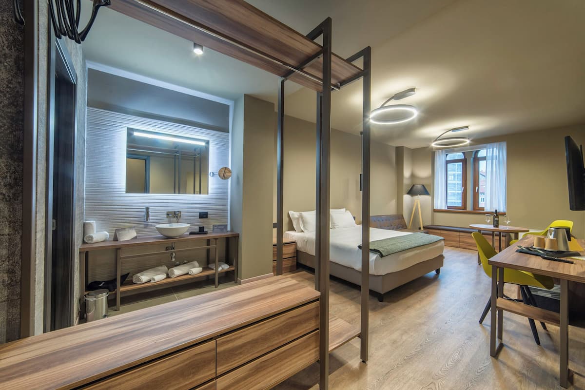 Premium bedding, down duvets, pillow-top beds, minibar