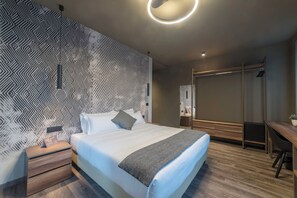 Double Room, Private Bathroom, City View | Premium bedding, down comforters, pillowtop beds, minibar - 9 Stanze Boutique Rooms (Trieste)