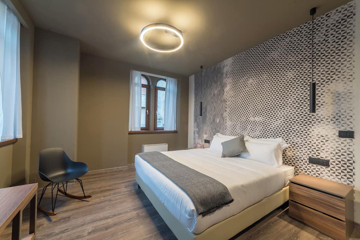 Premium bedding, down duvets, pillow-top beds, minibar
