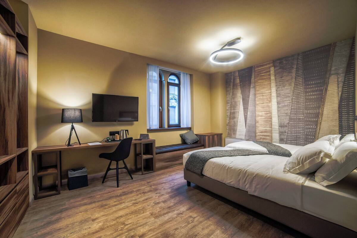 Premium bedding, down duvets, pillow-top beds, minibar