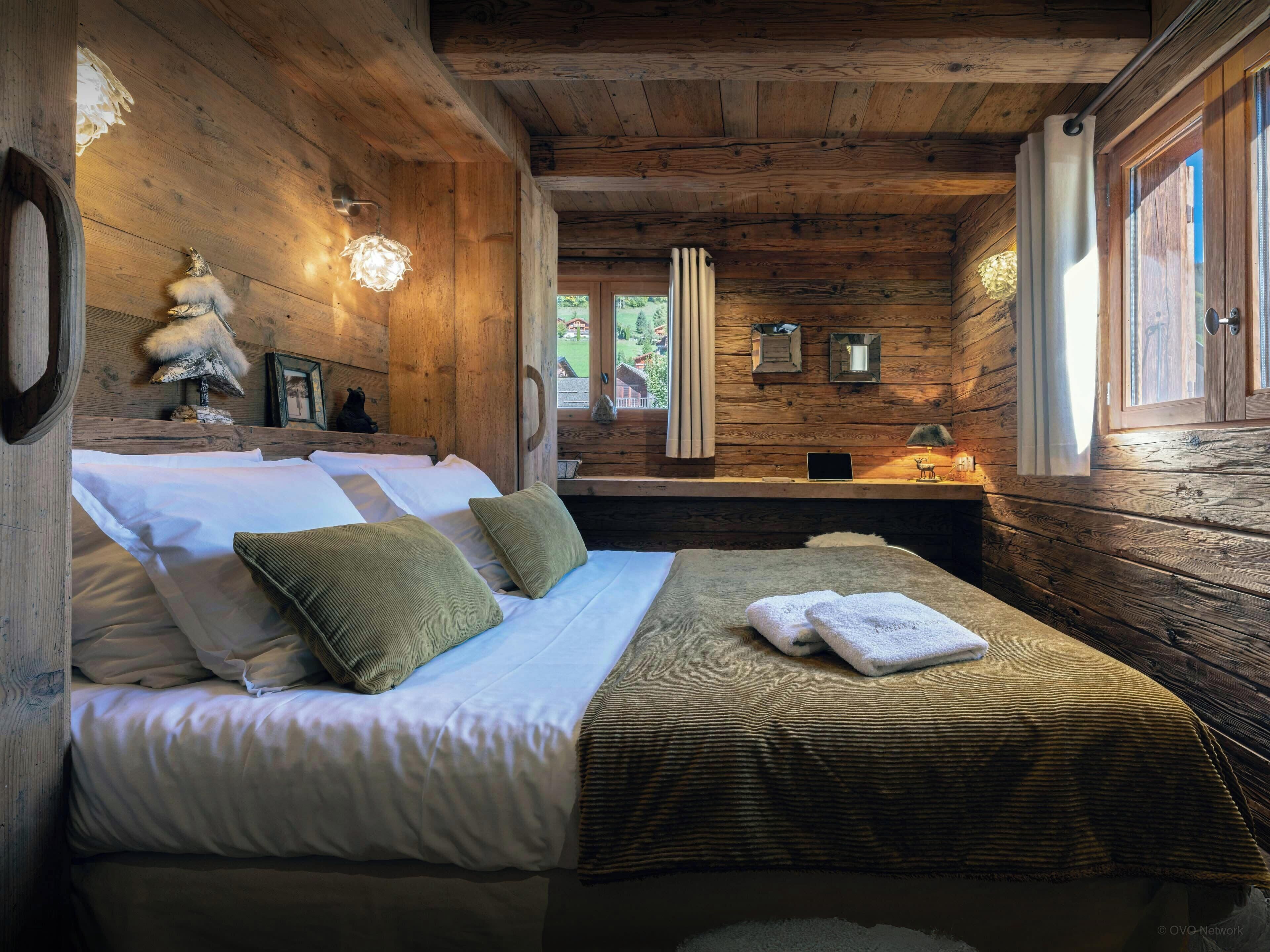 5 bedrooms, iron/ironing board, WiFi, bed sheets