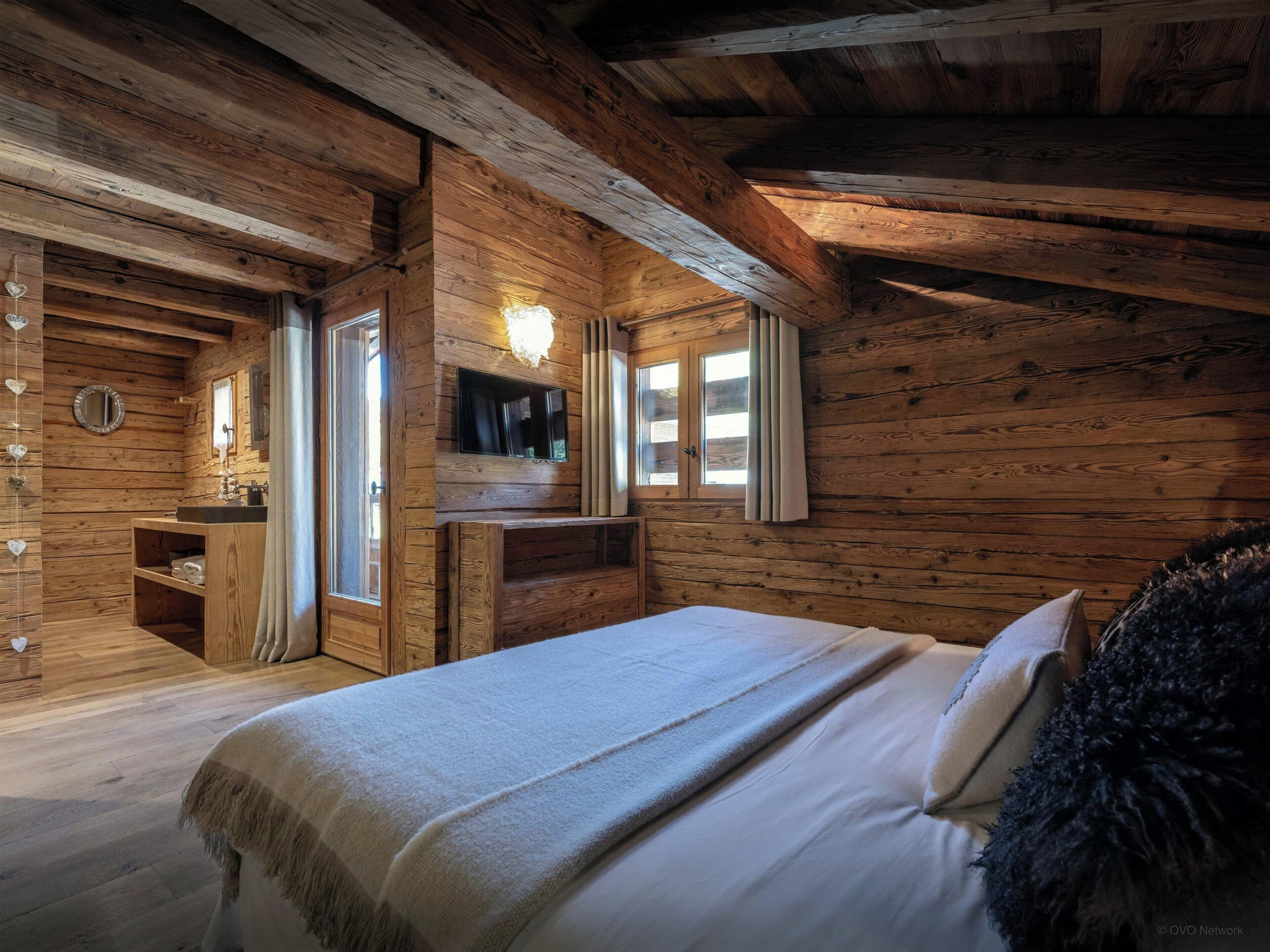 5 slaapkamers, een strijkplank/strijkijzer, wifi, beddengoed