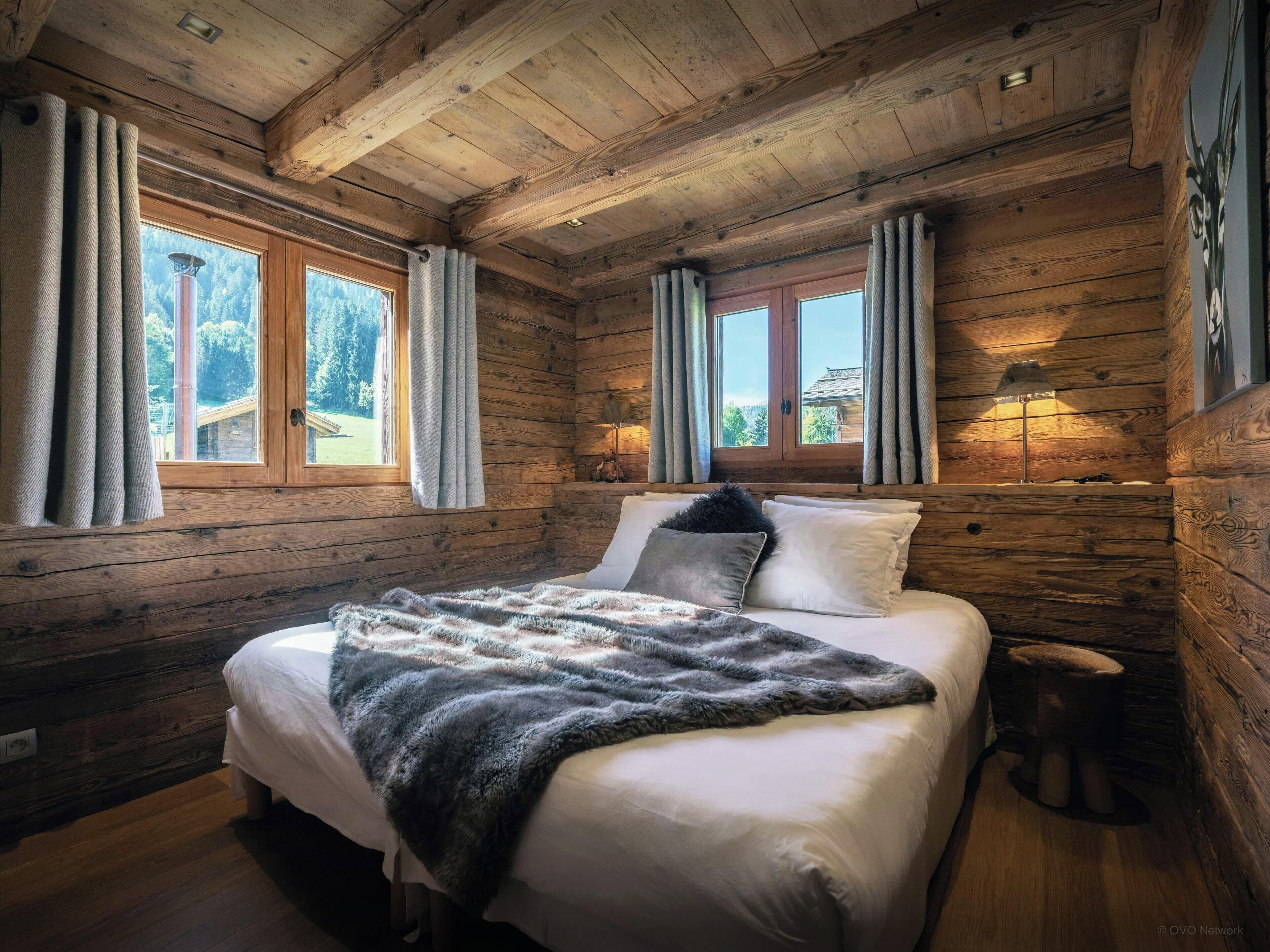 5 bedrooms, iron/ironing board, WiFi, bed sheets