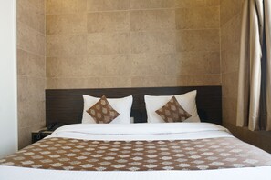 Executive Room AC | Desk, soundproofing, rollaway beds, free WiFi - Hotel Pavitra (Pune)