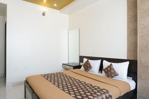 Habitación ejecutiva, 1 cama doble | Escritorio, sistema de insonorización, camas supletorias y wifi gratis