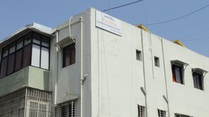 Exterior - Hotel Pavitra (Pune)
