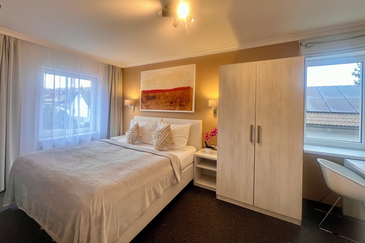 Quarto casal ou duplo clássico | Camas Select Comfort, frigobar, cofres nos quartos, escrivaninha