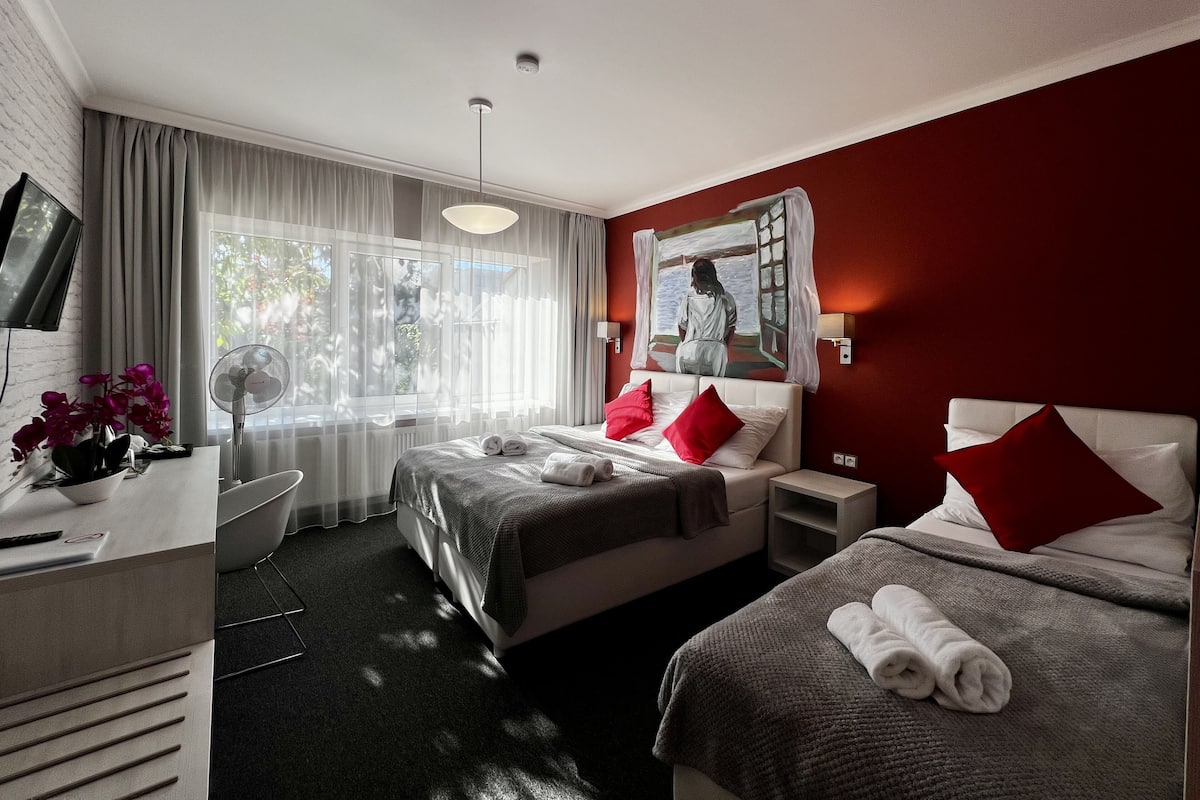 Tripla Classic | Materassi Select Comfort, minibar, una cassaforte in camera