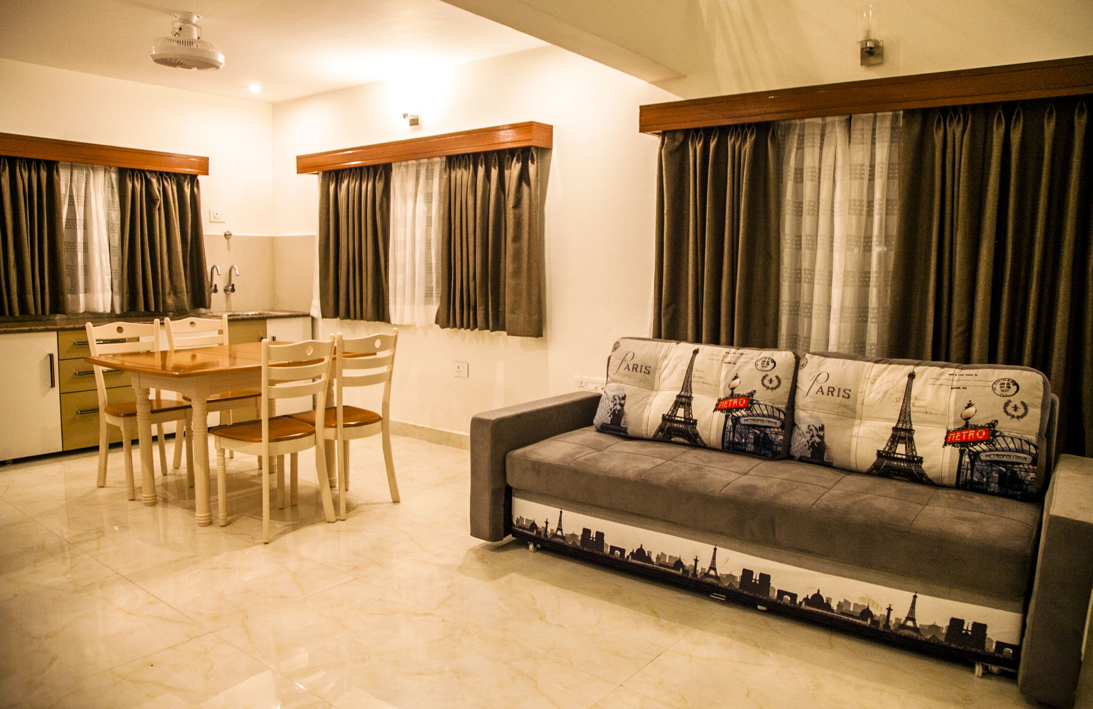 Vila Mewah, 1 Tempat Tidur King, Boleh Merokok | Ruang keluarga | TV layar datar